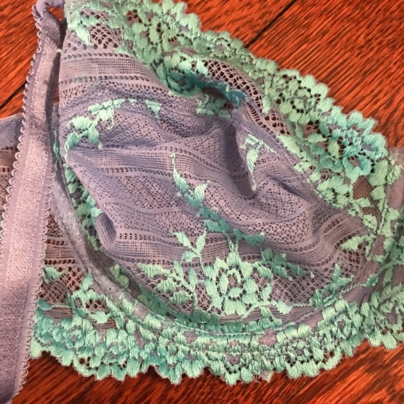 Wacoal Lace Bra in Gray and Mint - Picture 4 of 5